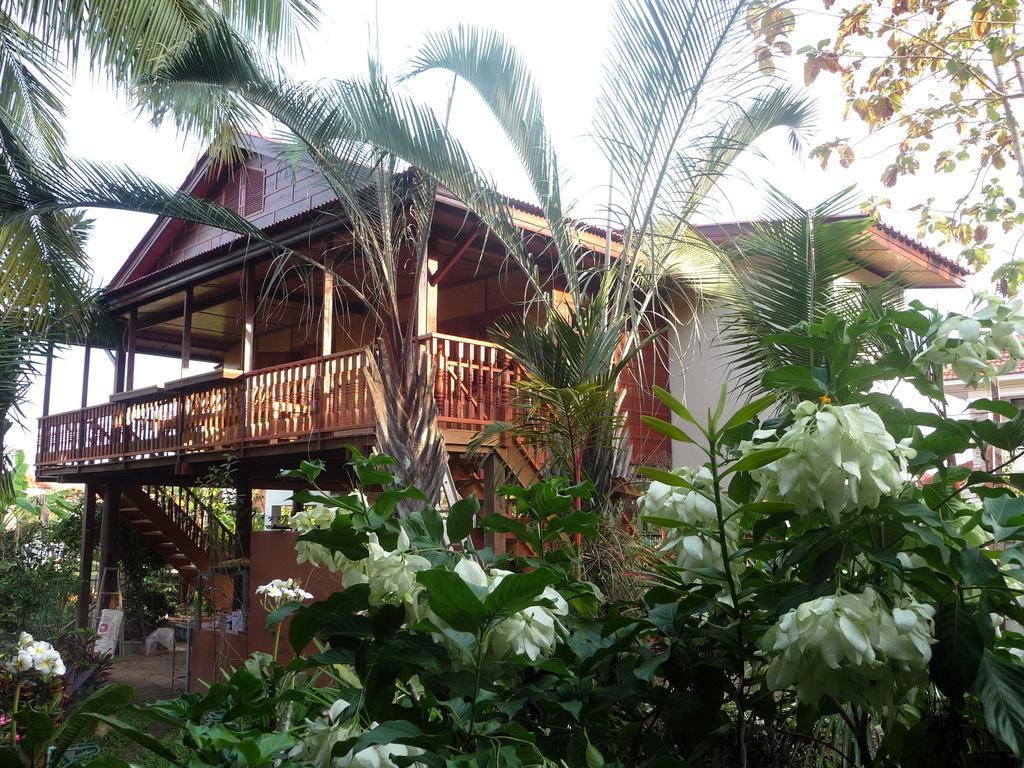 Golden Teak Home Resort Saraphi Chambre photo