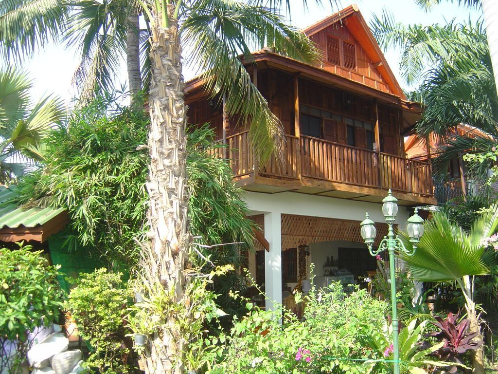 Golden Teak Home Resort Saraphi Extérieur photo