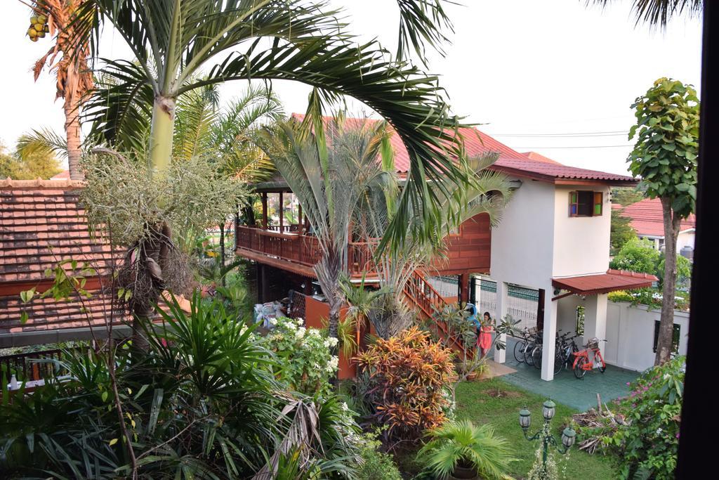 Golden Teak Home Resort Saraphi Chambre photo