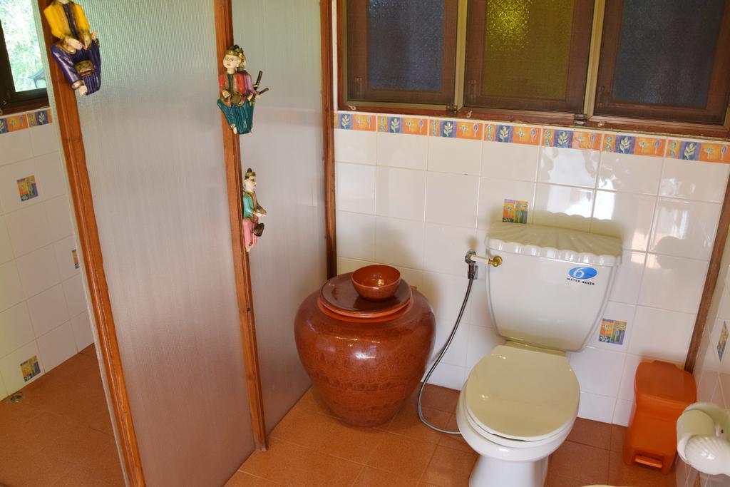 Golden Teak Home Resort Saraphi Chambre photo