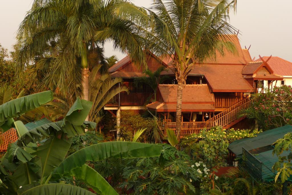 Golden Teak Home Resort Saraphi Extérieur photo