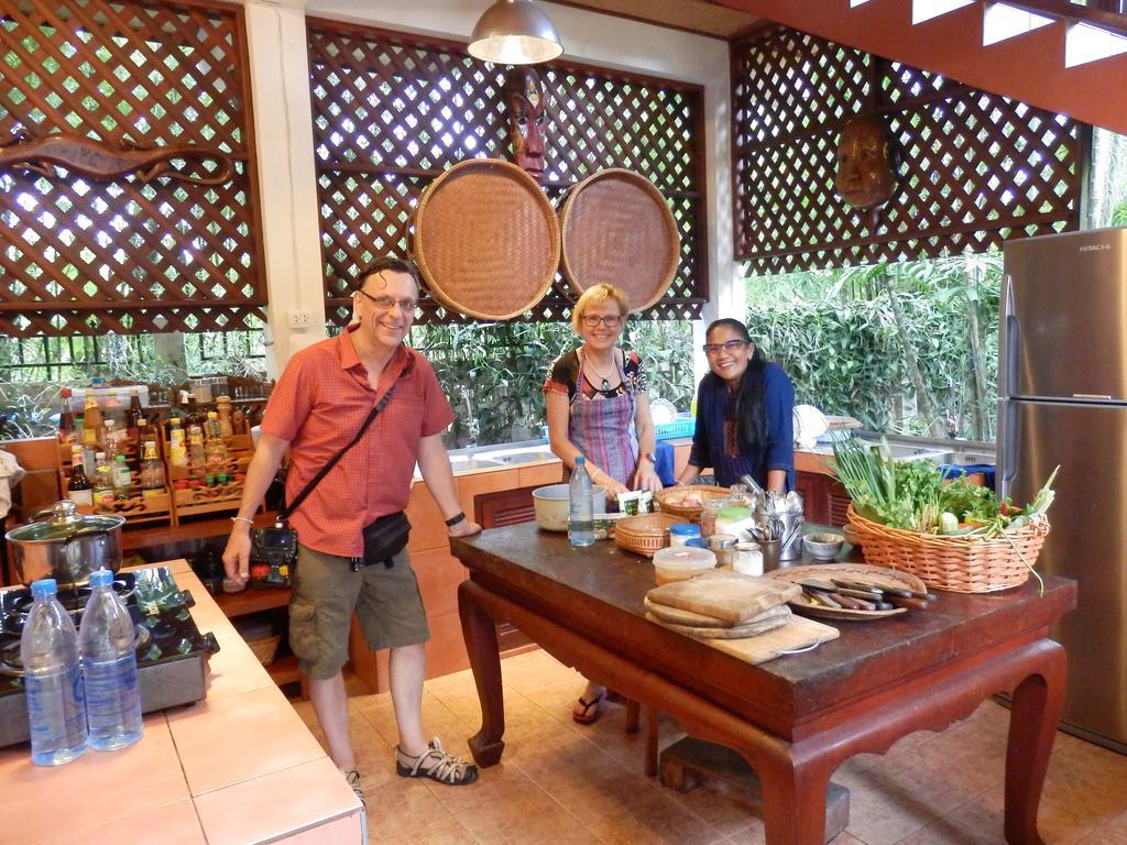 Golden Teak Home Resort Saraphi Extérieur photo