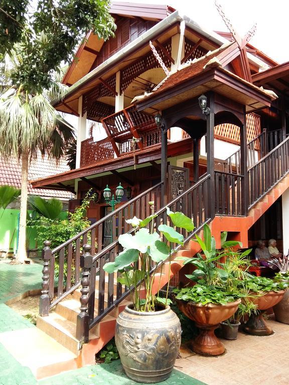 Golden Teak Home Resort Saraphi Extérieur photo