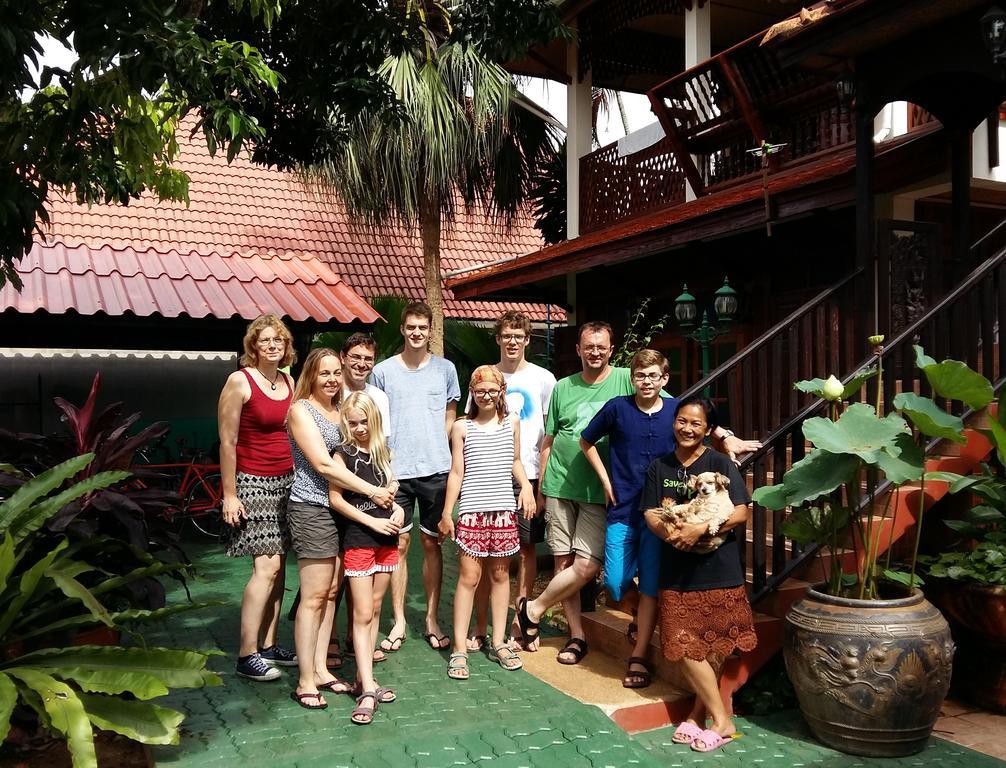 Golden Teak Home Resort Saraphi Extérieur photo
