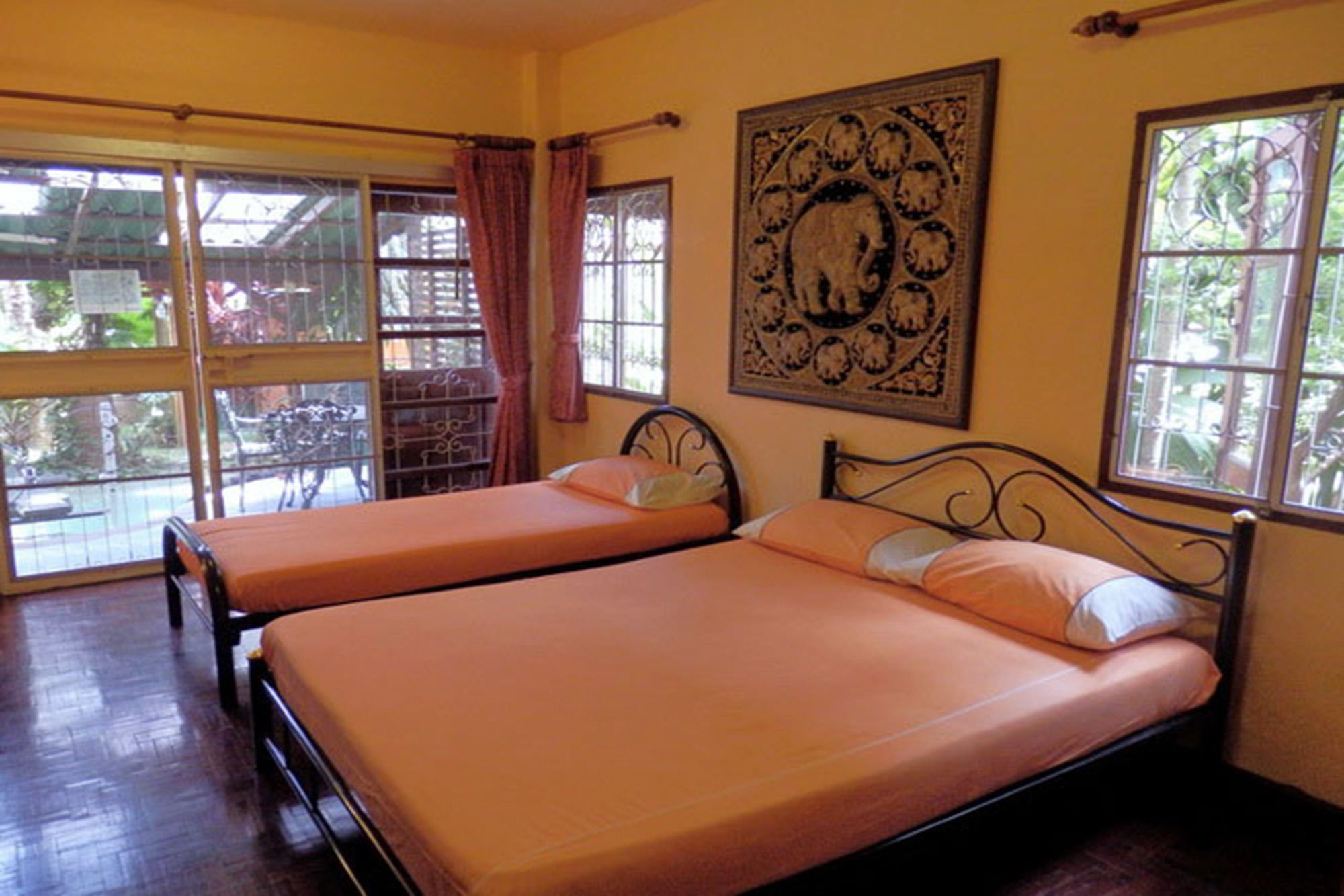 Golden Teak Home Resort Saraphi Extérieur photo