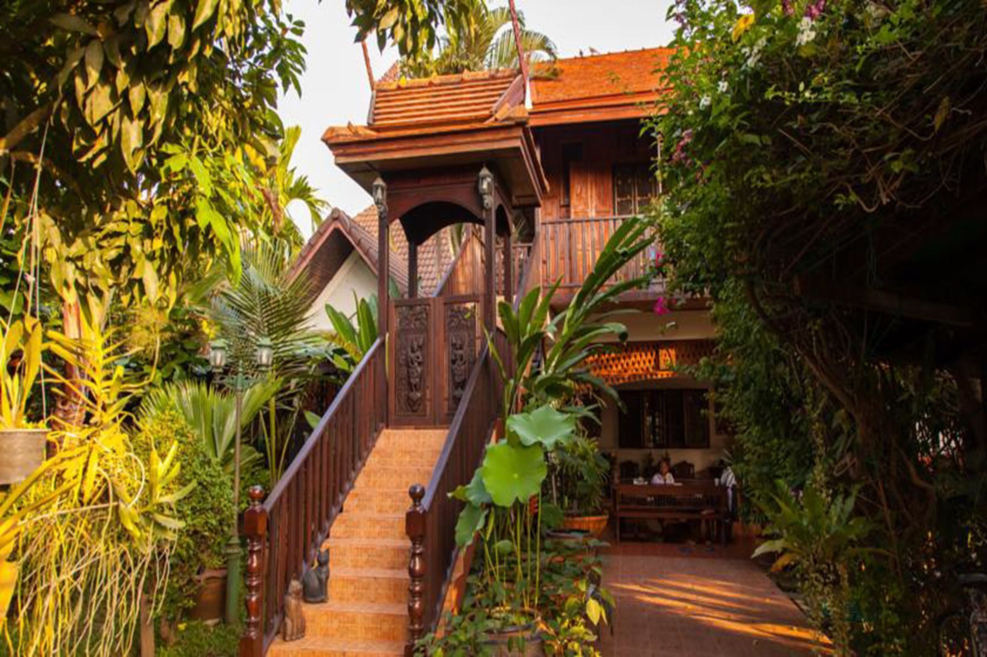 Golden Teak Home Resort Saraphi Extérieur photo